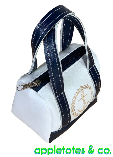 Hamptons Travel Bag Sewing Pattern for 18 Inch Dolls