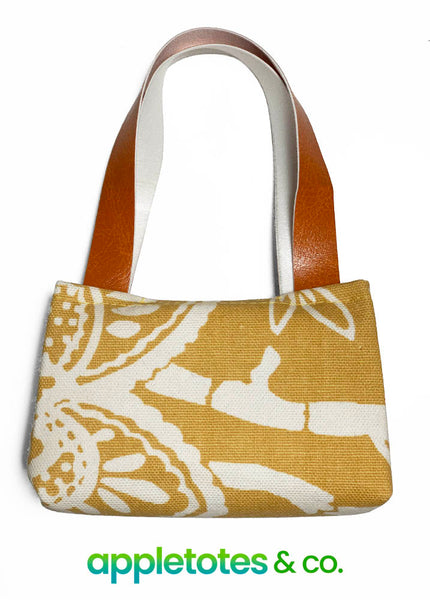 Snappy Handbag Sewing Pattern for 18 Inch Dolls